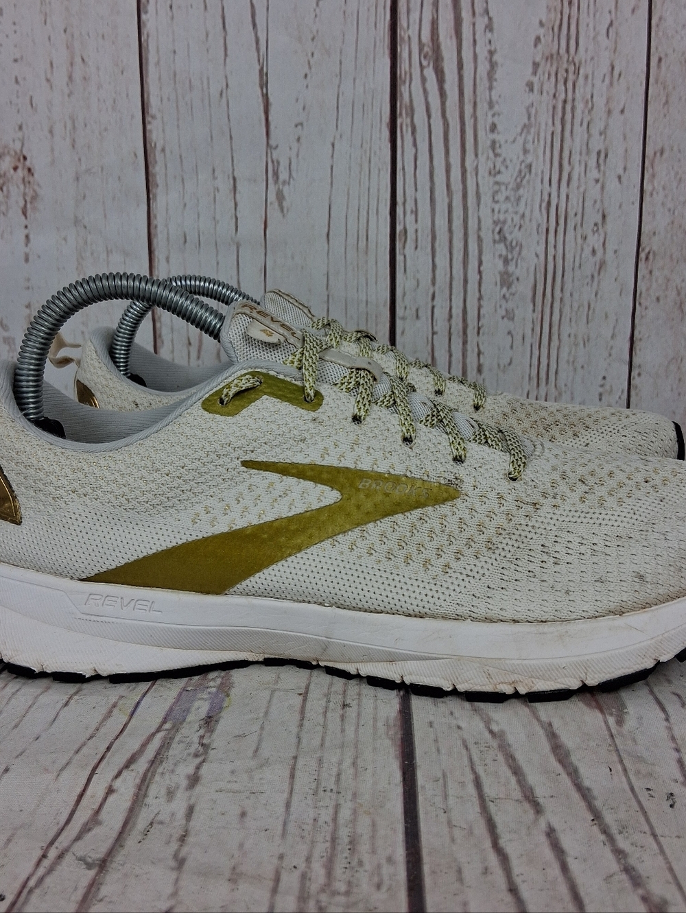 Brooks Revel 4.0 Running Shoes Womens Size 9.5 White Gold Sneakers